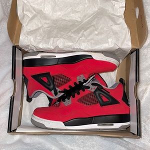 Air Jordan 4 Retro (Fire Red/White-Black- Cement Grey)